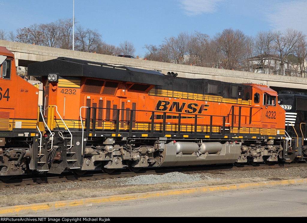 BNSF 4232